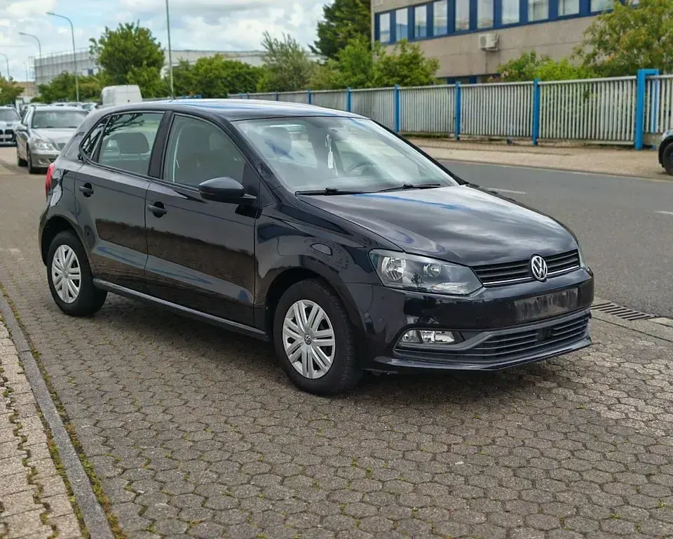 Używany VW Polo Trendline 60 KM (44 kW) 2016 Czarny Sedan/Limuzyna