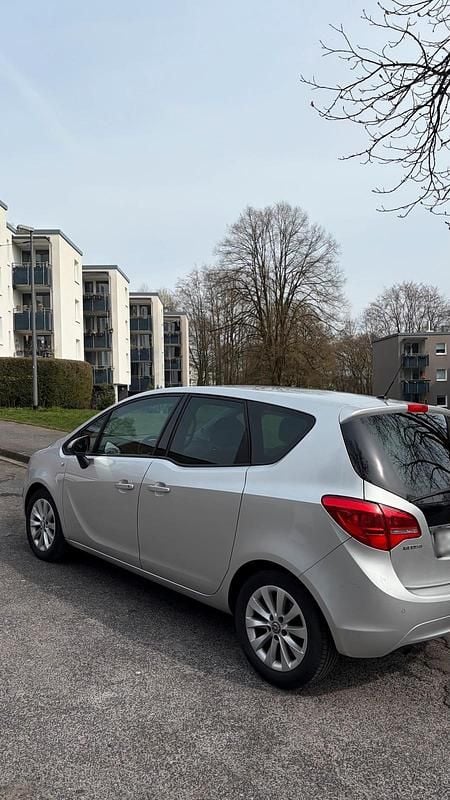 Gebraucht Opel Meriva 100 PS (73 kW) 2010 Silber Van / Kleinbus