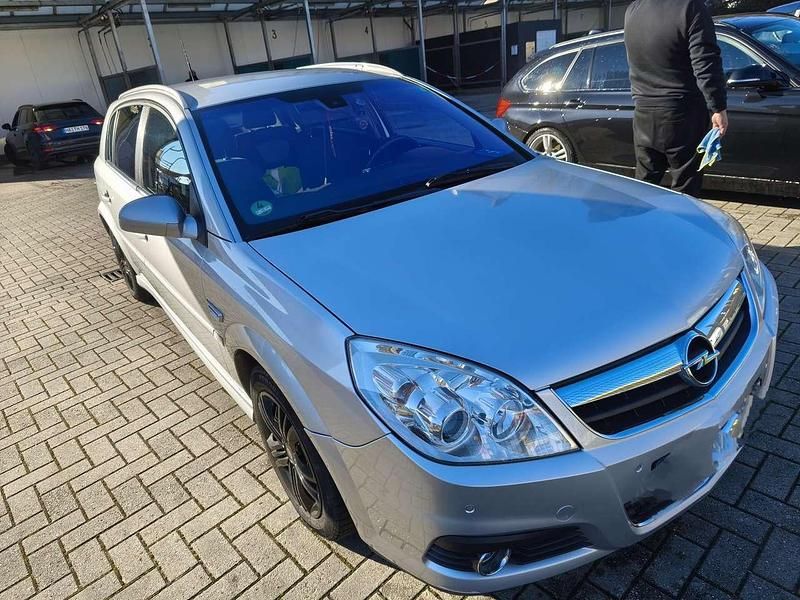 Gebraucht Opel Signum Edition+ 150 PS (110 kW) 2007 Silber Kleinwagen