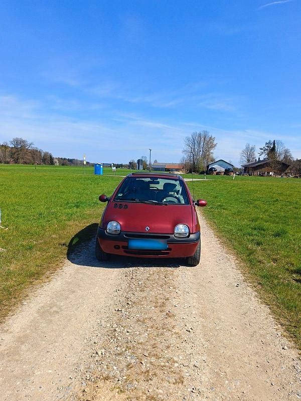 Second-hand Renault Twingo 59 CP (43 kW) 2002 Roșu Hatchback