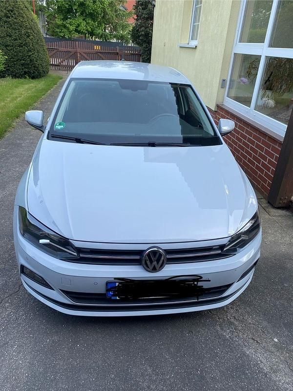 Weiß Gebraucht 2019 VW Polo Comfortline Kleinwagen | 12.690 € (Guter Preis) - Bild 1/4