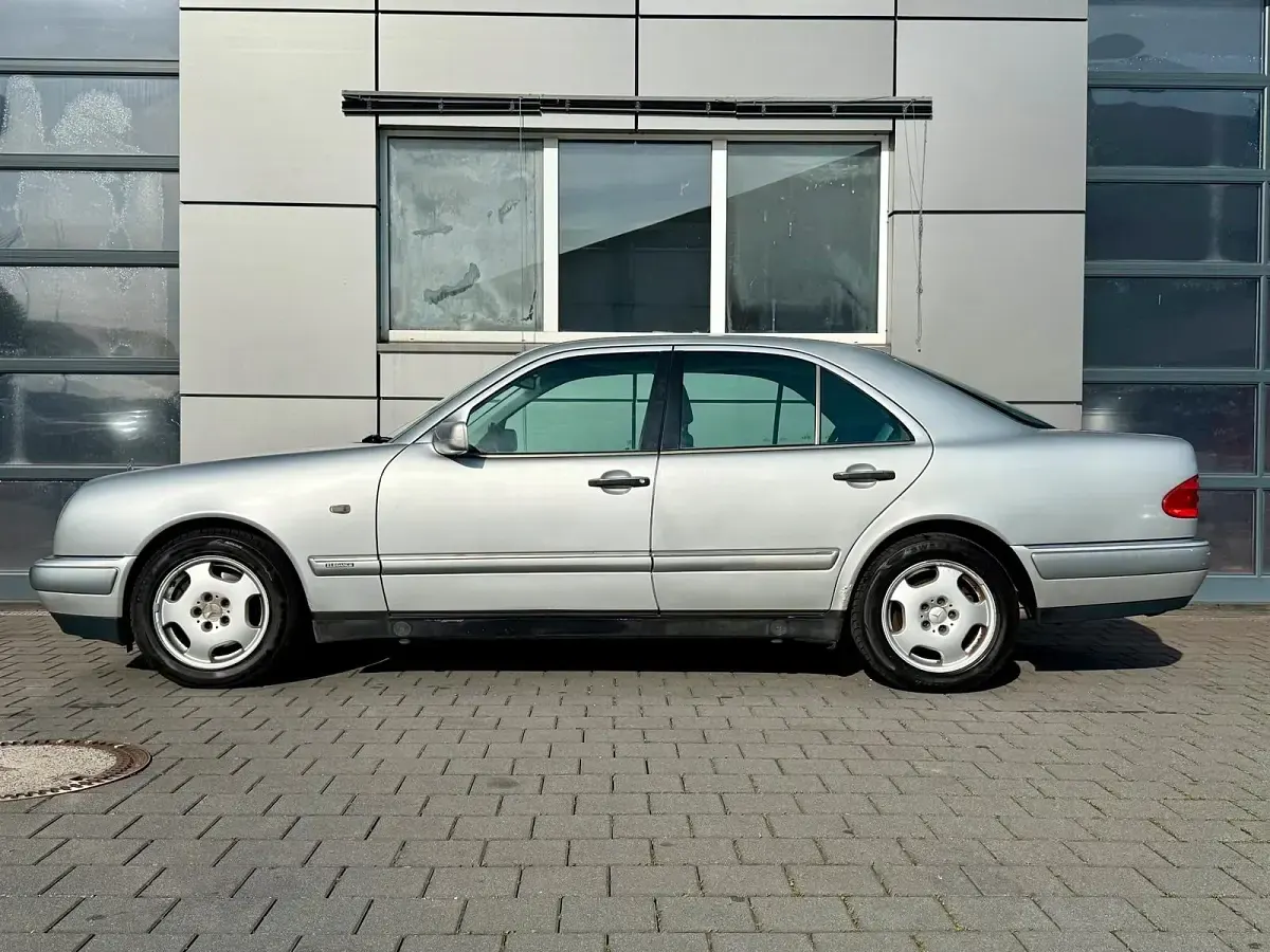 Gebraucht Mercedes E320 Elegance 224 PS (164 kW) 1999 Brillantsilber  metalliclack Limousine