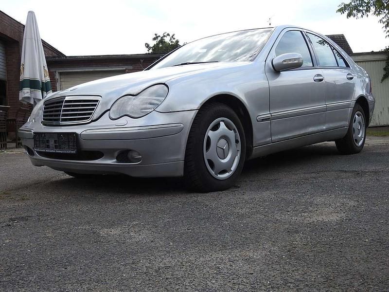 477 Gebraucht 2001 Mercedes C220 Elegance Limousine | 6.199 € - Bild 1/4