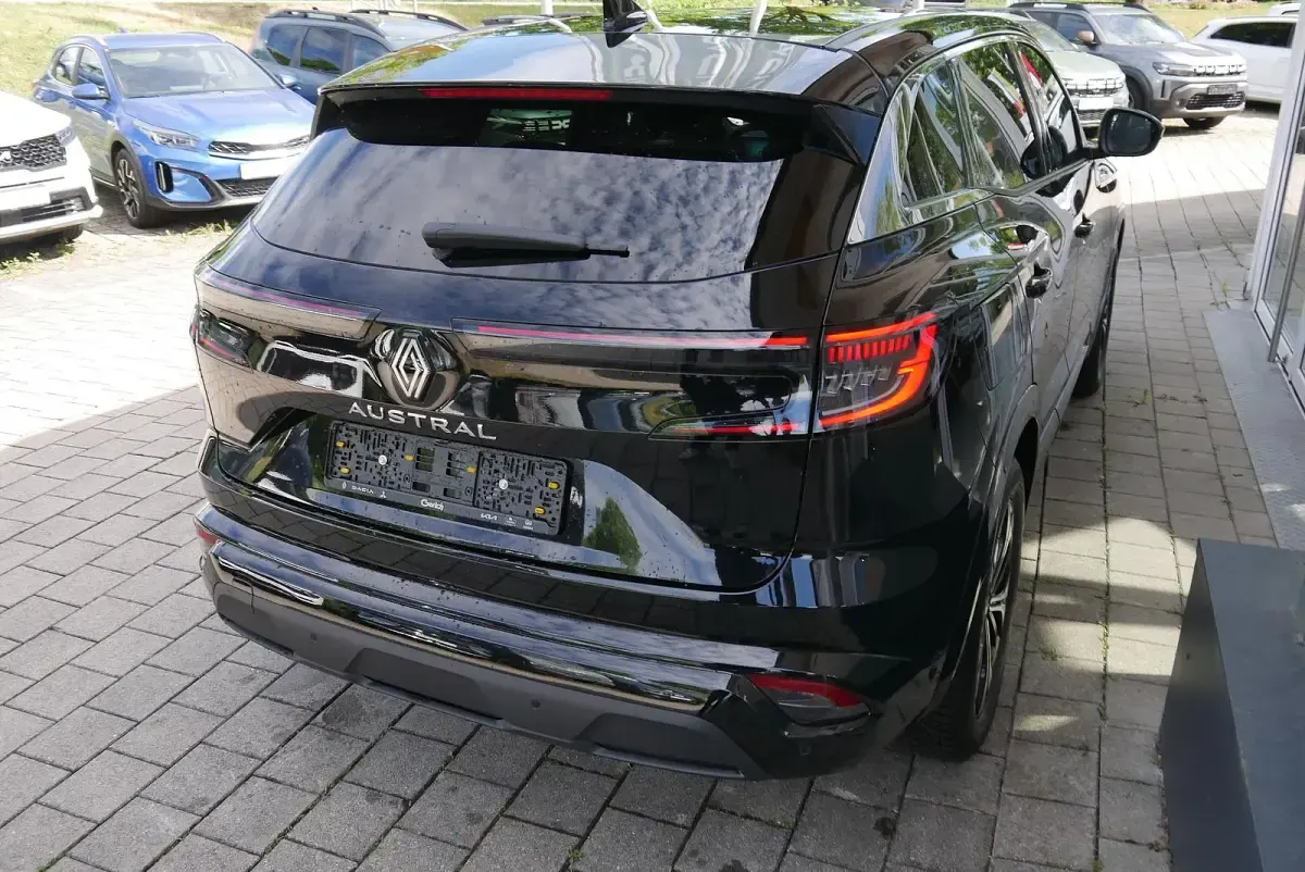 Gebraucht Renault Austral Techno 158 PS (116 kW) 2025 Black pearl schwarz metallic SUV