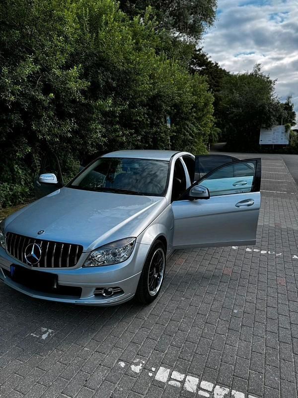 Silber Gebraucht 2007 Mercedes C230 Avantgarde Limousine | 8.500 € (Guter Preis) - Bild 1/4