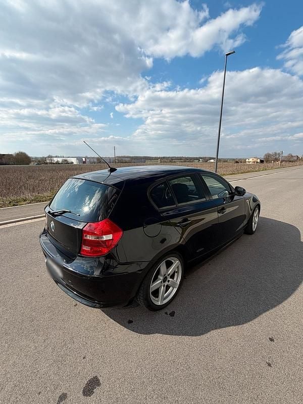 Gebraucht BMW 120 177 PS (130 kW) 2009 Schwarz Kleinwagen