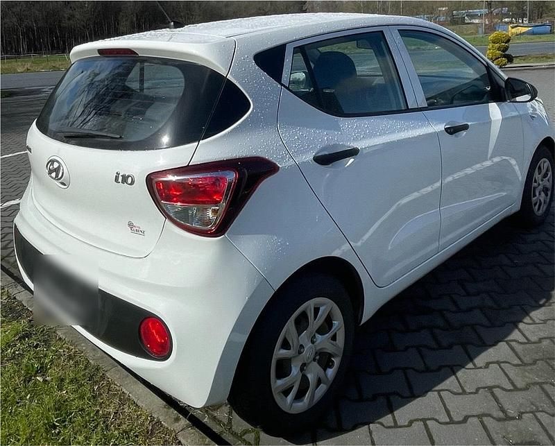 Gebraucht Hyundai i10 67 PS (49 kW) 2017 Weiß Kleinwagen