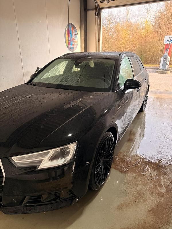 Gebraucht Audi A4 Ambiente 190 PS (139 kW) 2018 Schwarz Kombi