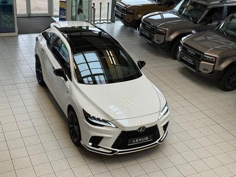 083 fujiweiss glassflake Neu 2025 Lexus RX500h Sport Line SUV | 88.895 € (Fairer Preis) - Bild 1/4