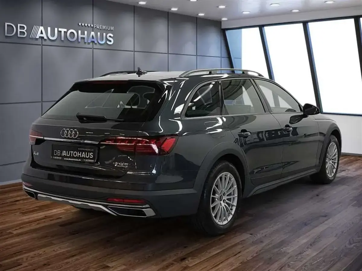 Gebraucht Audi A4 Allroad Ambiente 265 PS (194 kW) 2024 Grau Kombi