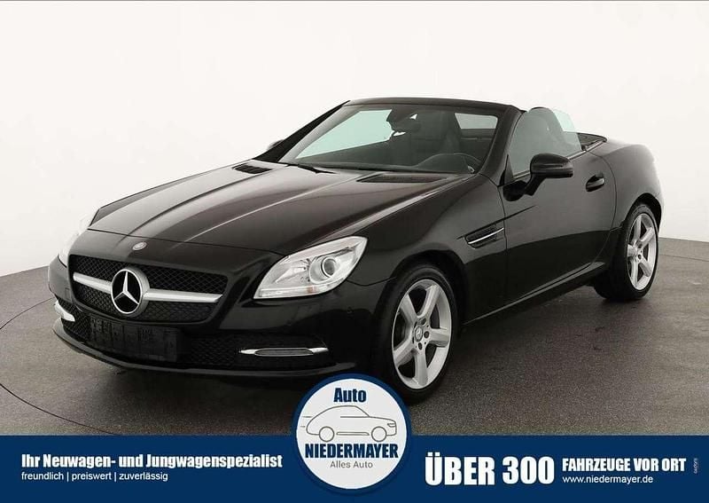 Schwarz Gebraucht 2013 Mercedes SLK200 Cabrio | 18.495 € (Fairer Preis) - Bild 1/4
