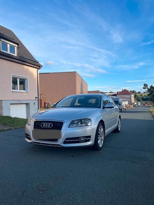 Grau Gebraucht 2012 Audi A3 Sport Kleinwagen | 5.690 € (Fairer Preis) - Bild 1/4