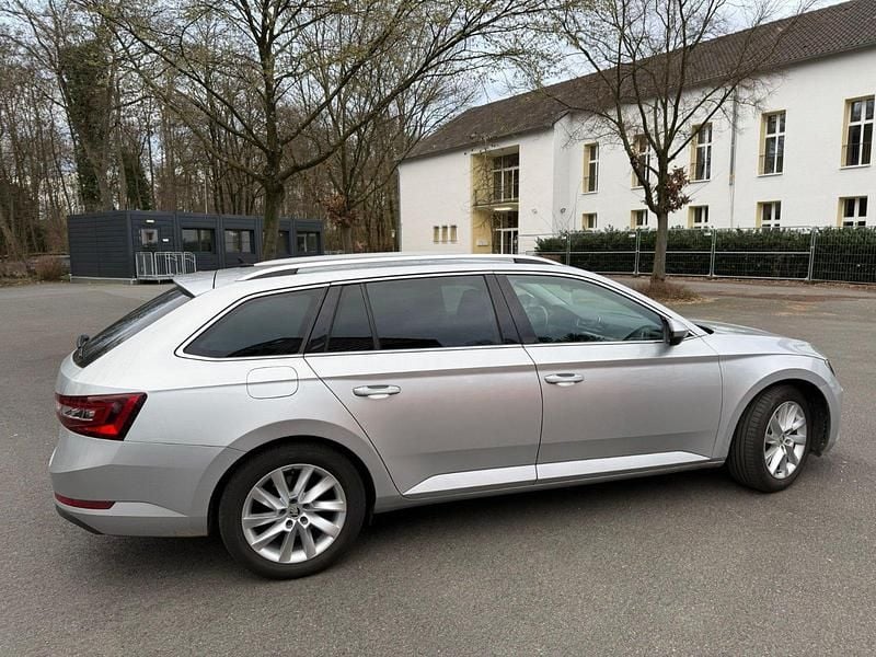 Gebraucht Skoda Superb 179 PS (131 kW) 2016 Silber Kombi