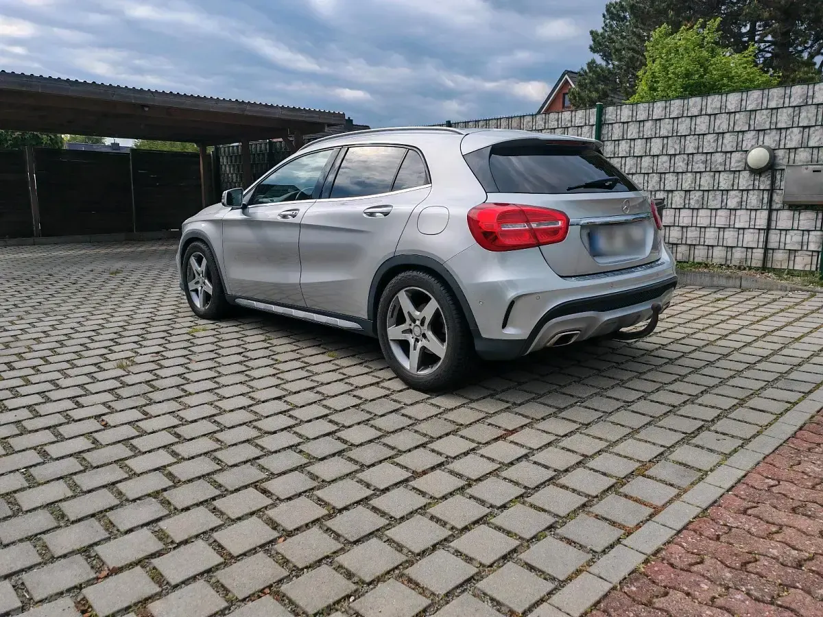 Gebraucht Mercedes GLA220 AMG line 177 PS (130 kW) 2016 Silber SUV