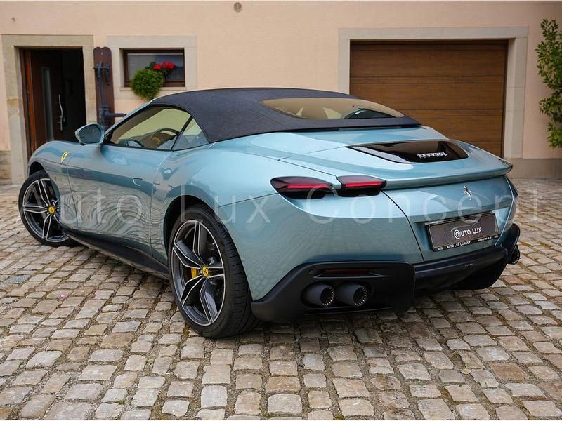 Neu Ferrari Roma 620 PS (456 kW) 2025 Blau Coupé