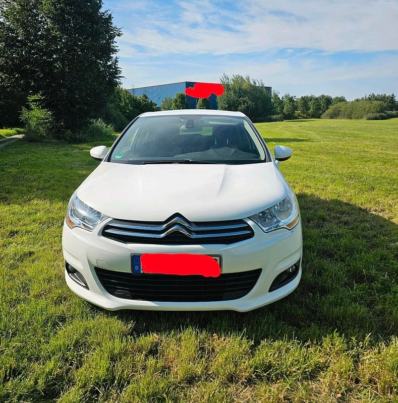 Weiß Gebraucht 2012 Citroën C4 Limousine | 4.750 € (Fairer Preis) - Bild 1/4