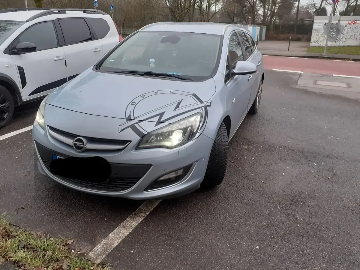 Usado Opel Astra Edition 136 HP (100 kW) 2015 Azul Carrinha