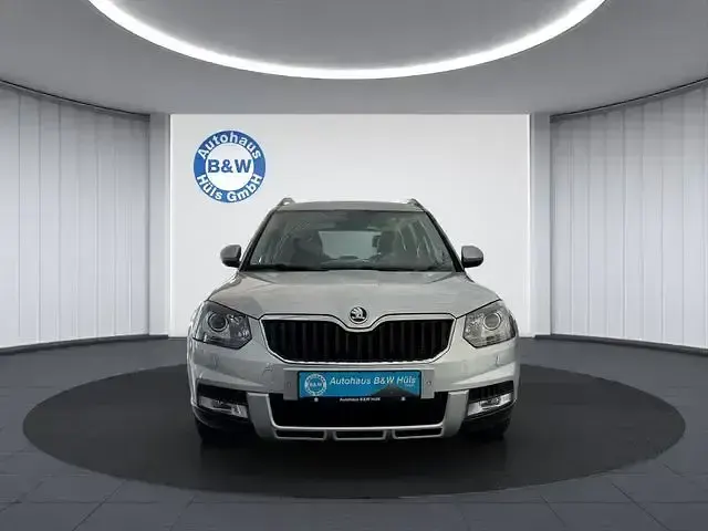 Gebraucht Skoda Yeti Elegance 105 PS (77 kW) 2014 Silber SUV