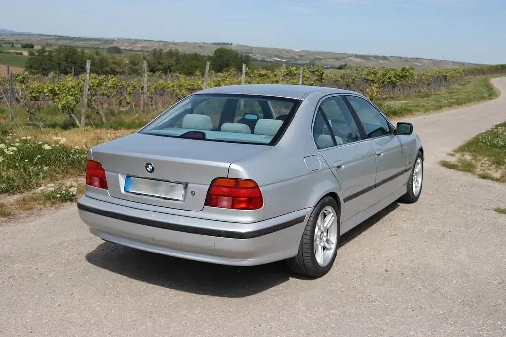 Używany BMW 523 Performance 170 KM (125 kW) 1999 Srebrny Sedan/Limuzyna