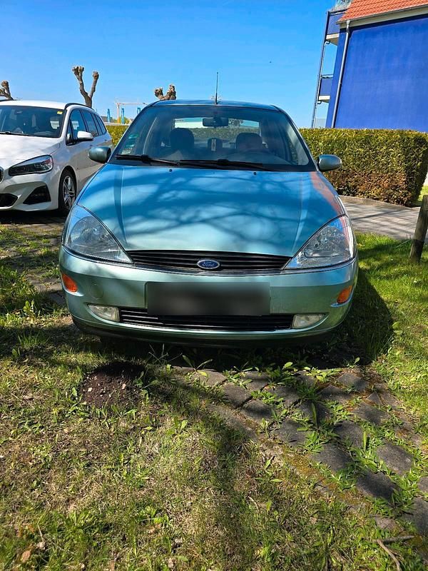 Używany Ford Focus 100 KM (73 kW) 2001 Zielony Sedan/Limuzyna