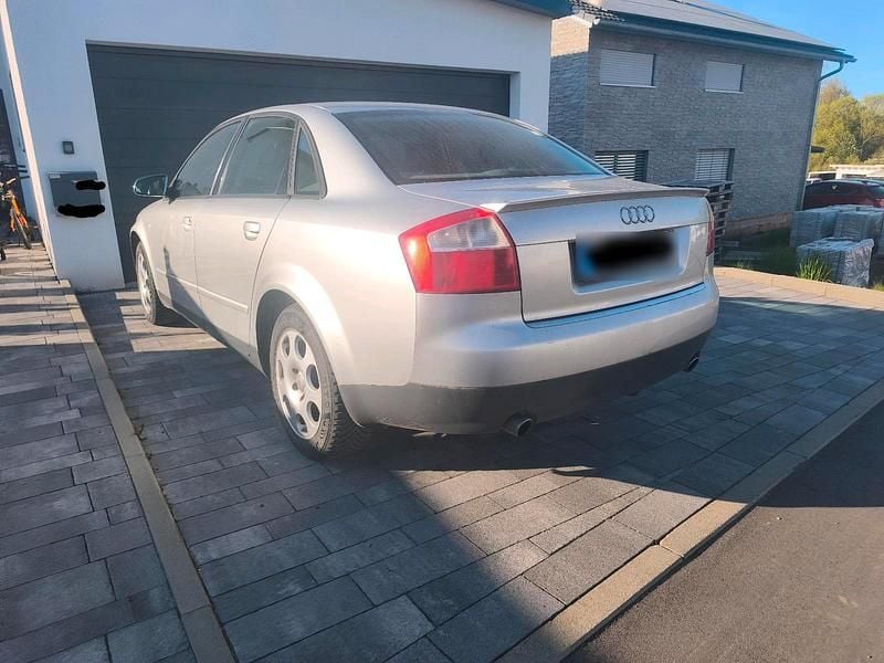 Second-hand Audi A4 200 CP (147 kW) 2001 Argintiu Berlinǎ