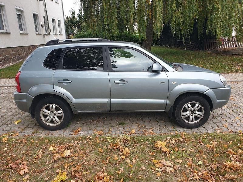 Blau Gebraucht 2006 Hyundai Tucson SUV | 2.000 € (Fairer Preis) - Bild 1/4