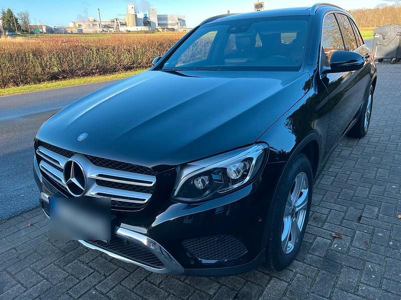 Schwarz Gebraucht 2017 Mercedes GLC220 AMG SUV | 20.900 € (Etwas zu teuer) - Bild 1/4