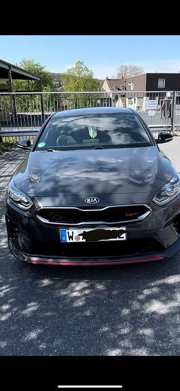 Grau Gebraucht 2019 Kia ProCeed GT Kleinwagen | 18.300 € (Guter Preis) - Bild 1/4