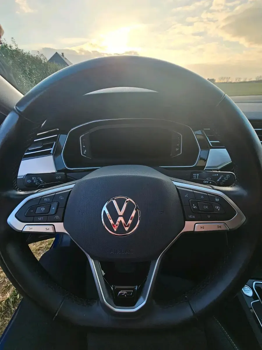 Gebraucht VW Passat Elegance 200 PS (147 kW) 2021 Blau Kombi