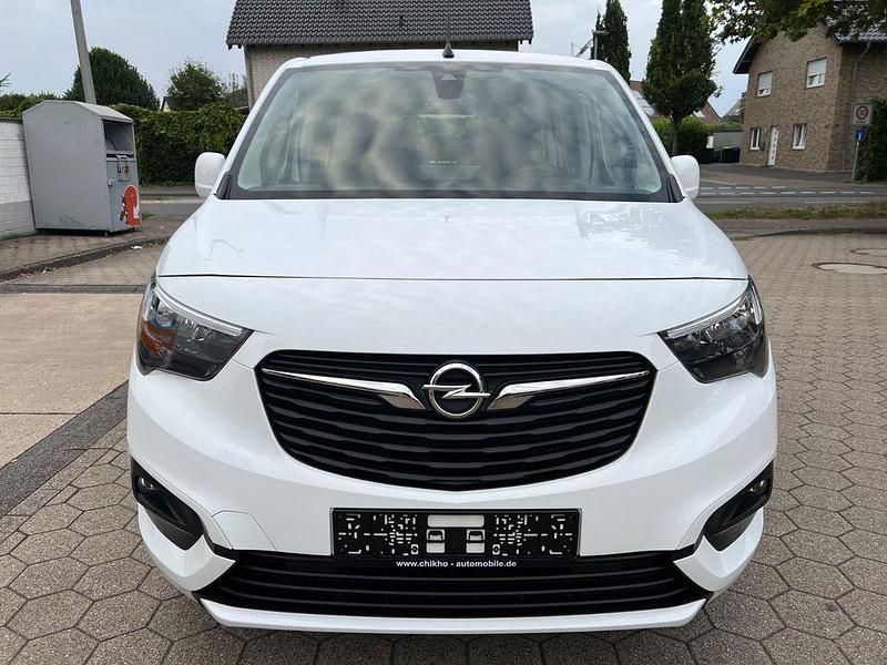 Weiß Gebraucht 2020 Opel Combo Edition Van / Kleinbus | 16.990 € (Etwas zu teuer) - Bild 1/4
