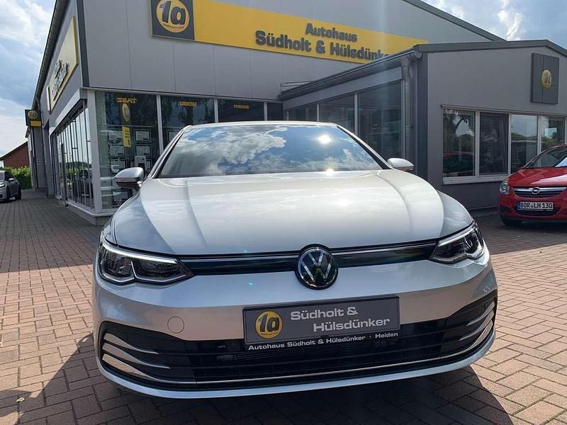 Gebraucht VW Golf VIII Move 131 PS (96 kW) 2023 Reflexsilber Kleinwagen