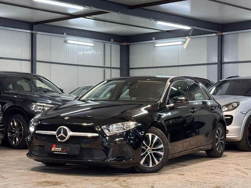 Gebraucht Mercedes A180 Business 116 PS (85 kW) 2021 Schwarz Limousine