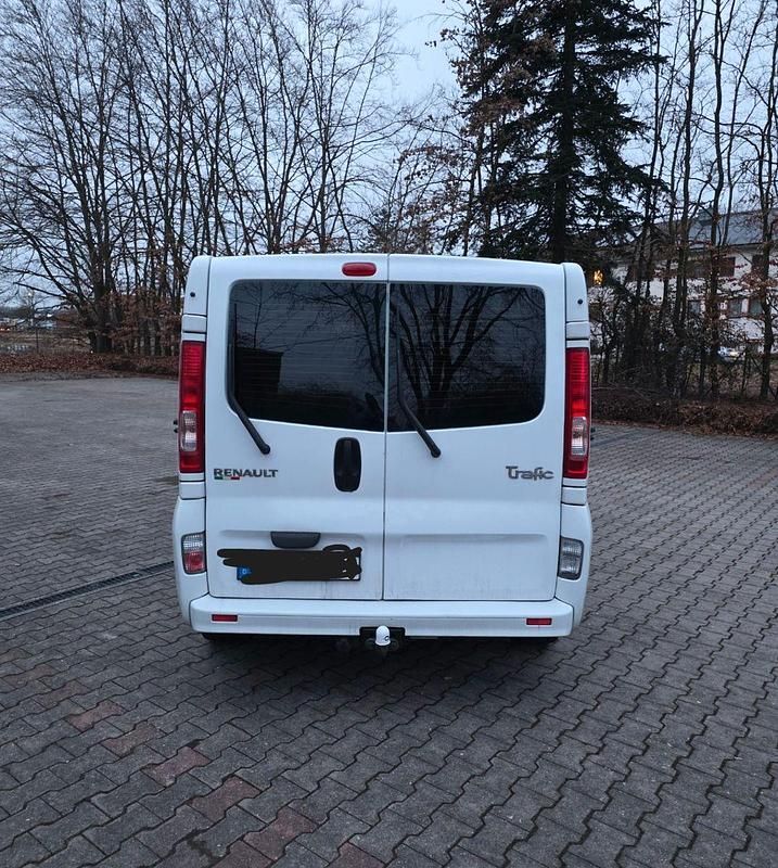 Second-hand Renault Trafic 145 CP (106 kW) 2009 Alb Monovolum
