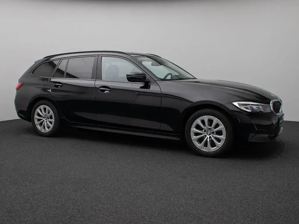 Gebraucht BMW 318 Sport Line 150 PS (110 kW) 2022 Schwarz 2668schwarz Limousine