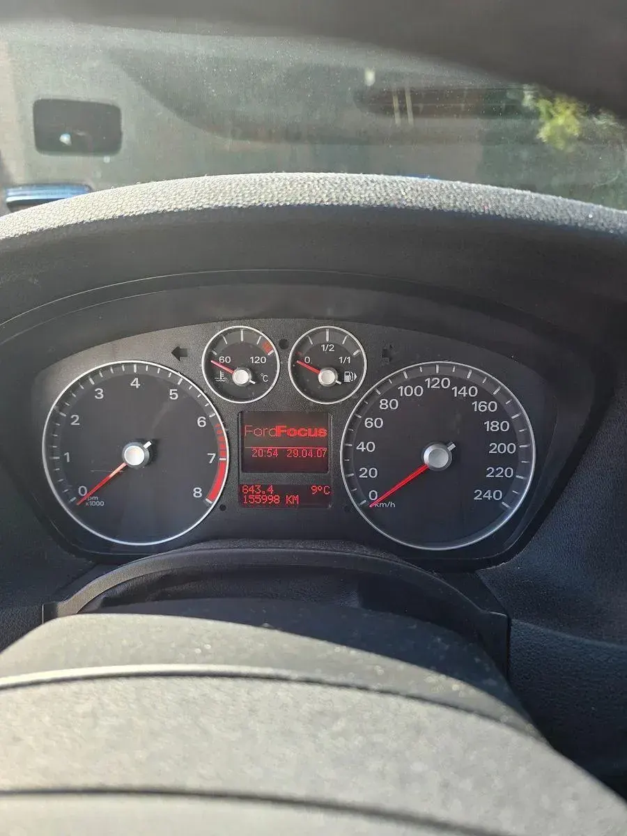 Używany Ford Focus Ghia 145 KM (106 kW) 2007 Srebrny Sedan/Limuzyna