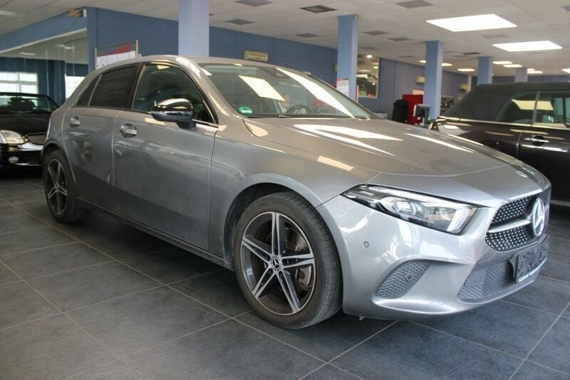 Grau Gebraucht 2018 Mercedes A250 Progressive Limousine | 19.980 € (Superpreis) - Bild 1/4