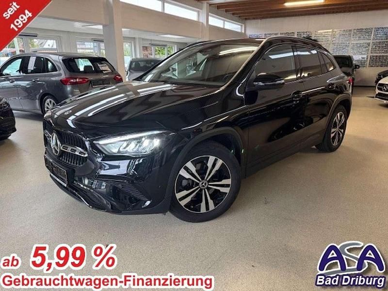 Kosmosschwarz Gebraucht 2023 Mercedes GLA200 Night SUV | 39.790 € (Fairer Preis) - Bild 1/3
