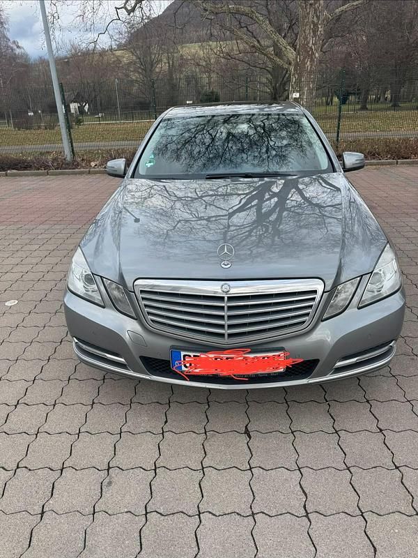 Gebraucht Mercedes E250 204 PS (150 kW) 2012 Grau Limousine