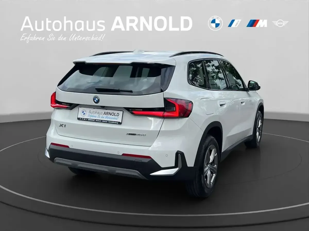 Gebraucht BMW X1 Efficient Dynamics 245 PS (180 kW) 2025 Alpinweiß uni SUV