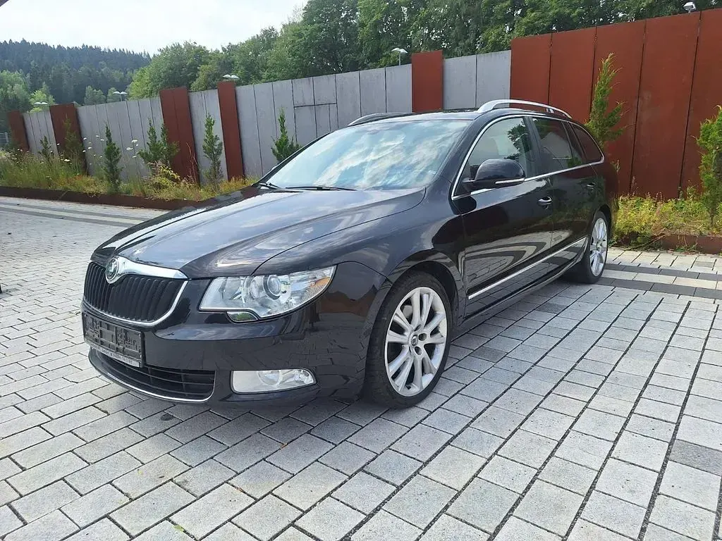 Gebraucht Skoda Superb 105 PS (77 kW) 2013 Schwarz Limousine