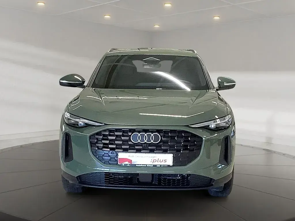 Używany Audi Q5 Ambiente 204 KM (150 kW) 2025 Zielony SUV