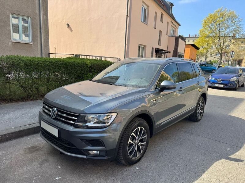 Grau Gebraucht 2020 VW Tiguan Allspace Comfortline SUV | 24.800 € (Teuer) - Bild 1/4