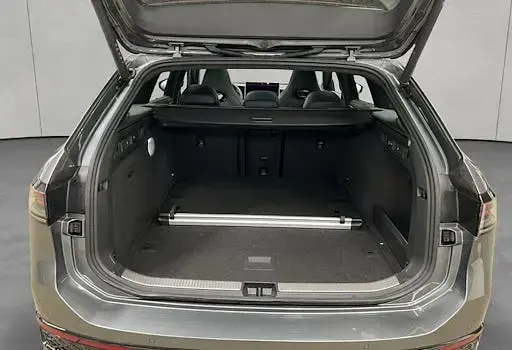 Gebraucht VW Passat R-line 193 PS (141 kW) 2024 Diabasgrau metallic grena Kombi