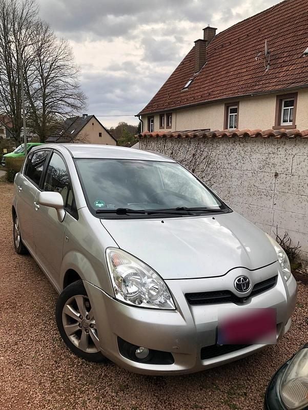 Gebraucht Toyota Corolla Verso 129 PS (94 kW) 2008 Silber Van / Kleinbus