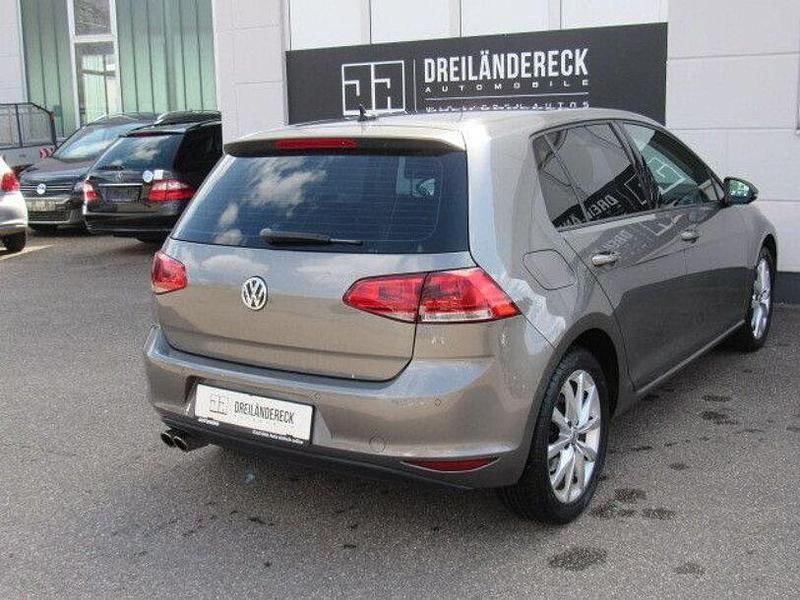 Gebraucht VW Golf VII Highline 125 PS (91 kW) 2016 Andere Limousine