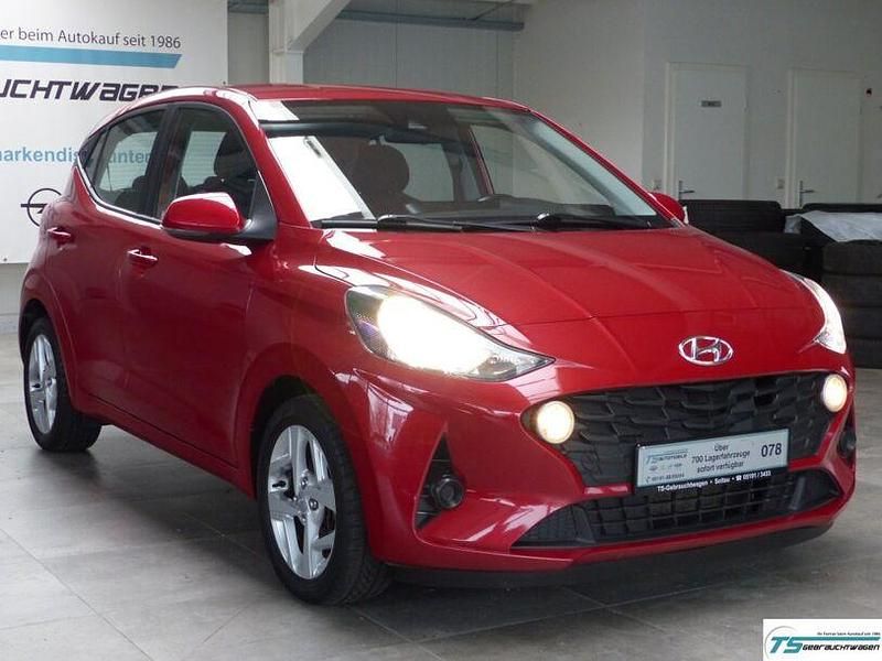 Gebraucht Hyundai i10 Trend 67 PS (49 kW) 2023 Rot Kleinwagen
