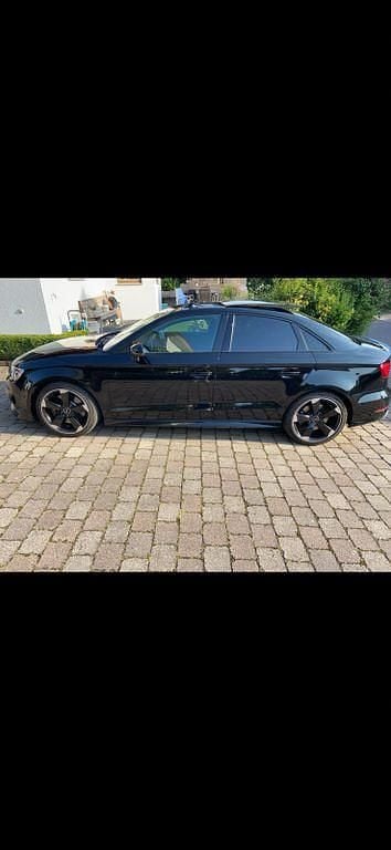 Schwarz Gebraucht 2015 Audi S3 Comfort Limousine | 21.800 € (Fairer Preis) - Bild 1/2