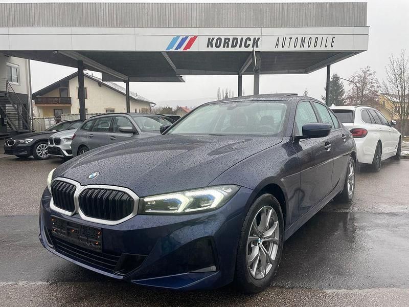 Blau Gebraucht 2022 BMW 330 Sport Line Limousine | 32.900 € (Fairer Preis) - Bild 1/4