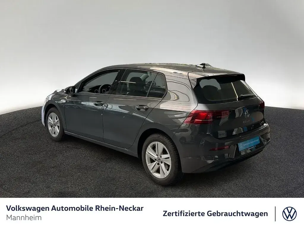 Gebraucht VW Golf VIII Life 116 PS (85 kW) 2024 Grau Limousine