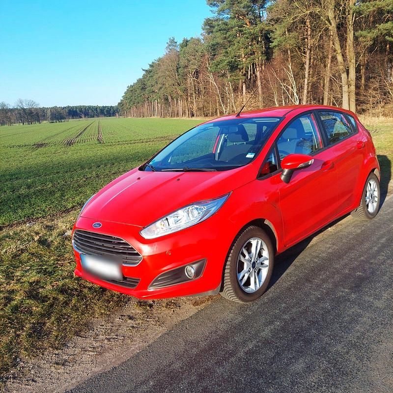 Gebraucht Ford Fiesta SYNC Edition 80 PS (58 kW) 2015 Rot Limousine